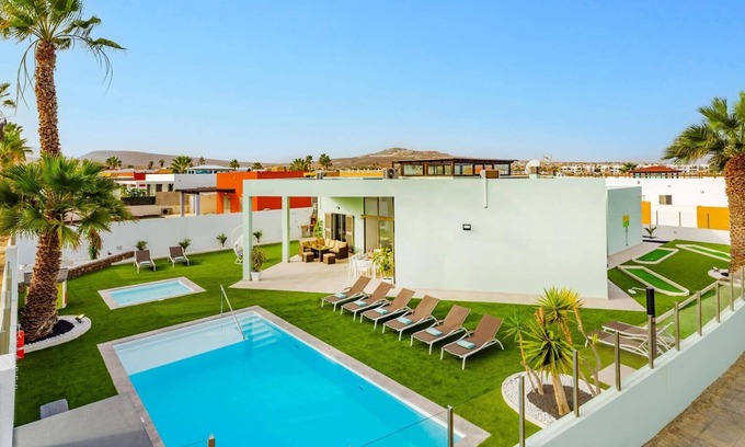 Costa de Antigua Villa | Villa Maresia by Villa Plus