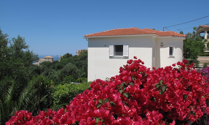 Agios Eleftherios Villa | Villa Margaret Rose. Villa de vacaciones de lujo con piscina privada e impresionantes vistas al mar