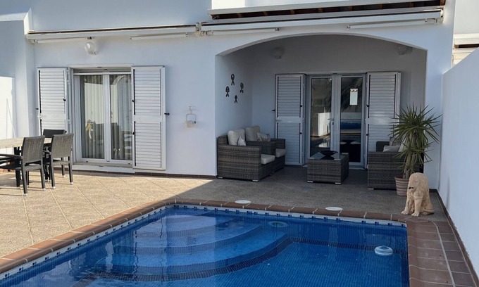 Mojacar Chalet De Esquí | Villa de dos plantas con piscina privada para 6 personas