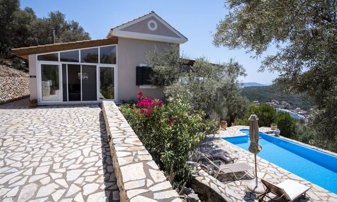 Sivota Villa | Villa Margarita - Villa de lujo con piscina privada y vistas increíbles. Muy privado