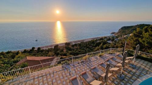 Agios Nikitas Casa | Villa Margaux Kathisma, Breathtaking VIEWS & Unforgettable SUNSETS - Minutes from Most Iconic BEACH