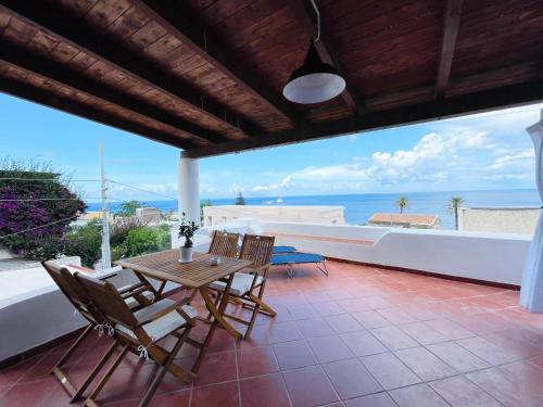 Santa Marina Salina Apartamento | Villa Margherita - Appartamenti a due passi dal corso di Santa Marina Salina a 100 mt dalla spiaggia