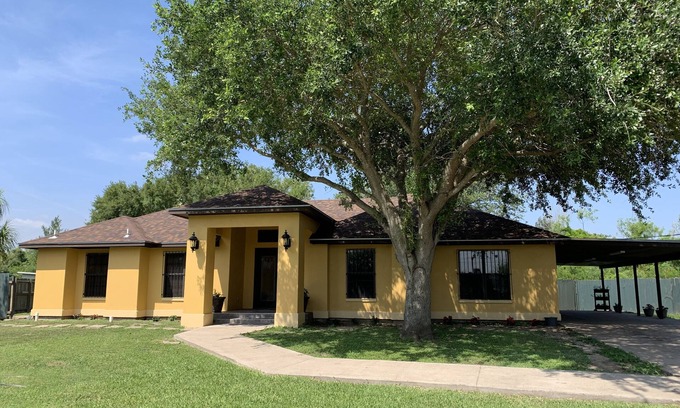 Brownsville Casa | Villa Maria home is min from Beach, SpaceX, Downtown Brownsville and Matamos Mex