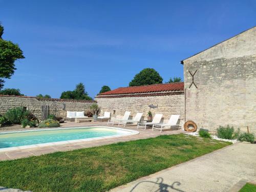 Courcon Casa | Villa Marie