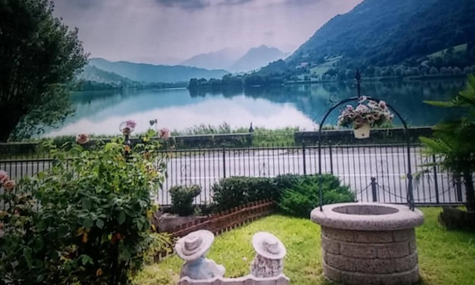 Ranzanico Villa | Villa Marilena: casa independiente con acceso directo al lago