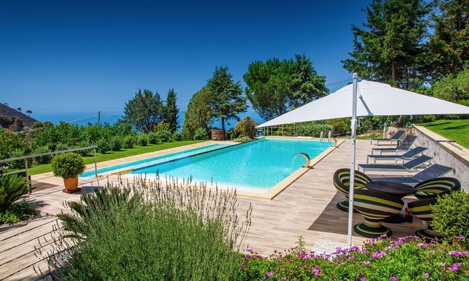 Cefalu Villa | VILLA MARIO 'con piscina para el dormitorio 7 personas 4camere en Cefalú, con Wifi