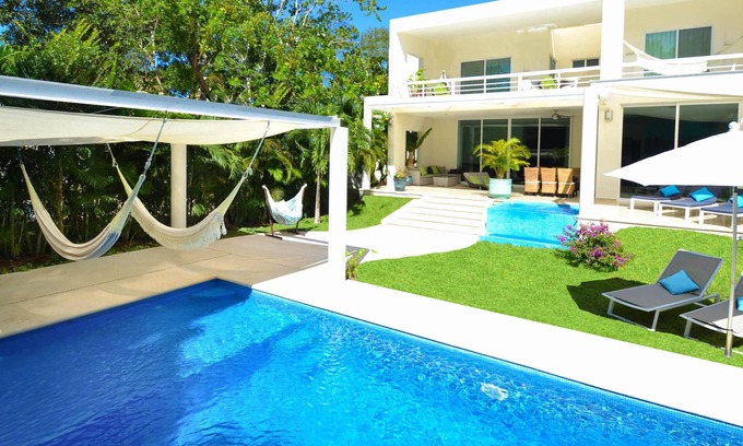 Playacar Fase II Villa | Villa Mariposa, piscina privada. JACUZZI 2x, área de la azotea, 5600 Sq. ft. ESPACIO DE VIDA