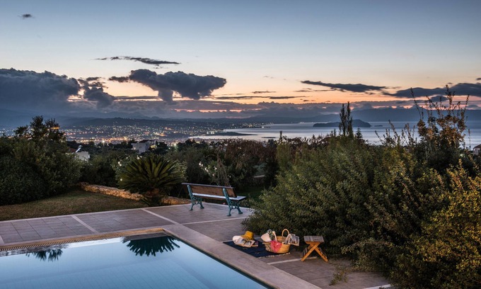Chania Villa | Villa Mariposa-Luxury & Sunny con piscina privada / vistas panorámicas al mar y la ciudad