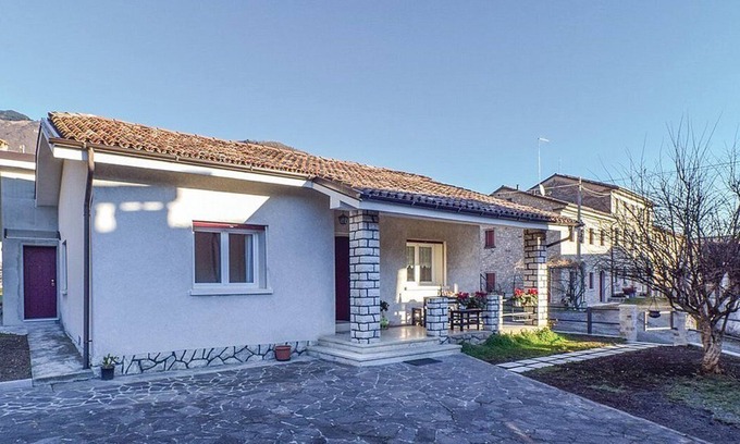 Miane Casa | Villa Marsica A: Una acogedora casa individual rodeada de un hermoso paisaje.