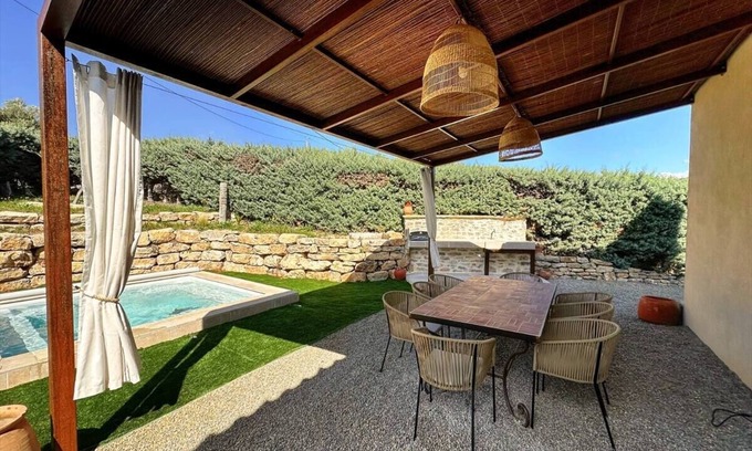 Aups Casa | Villa Marthe, Maison Entièrement Rénovée Avec Piscine et vue sur le Village