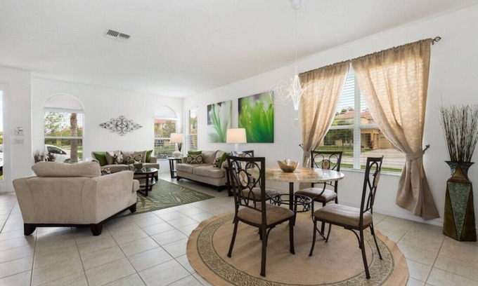 Bellavida Villa | Villa Martins - Comfortable SIX-Bedroom House w/ Pool near Disney.