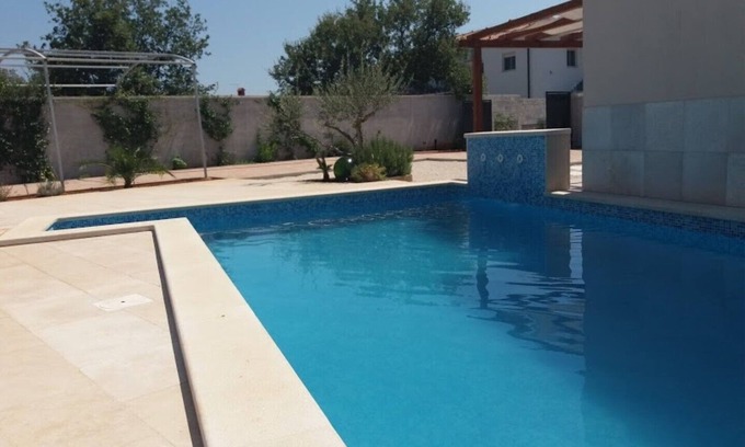 Liznjan Casa | Casa moderna con piscina privada cerca del mar para 4 personas.