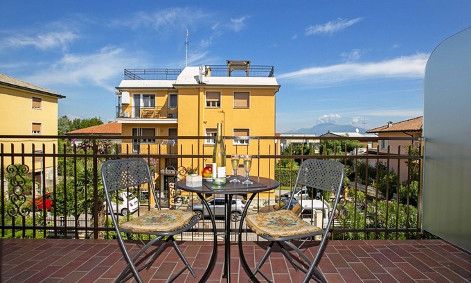 Desenzano del Garda Apartamento | Villa Mimosa - Appartamento 2, Desenzano Del Garda, Italia