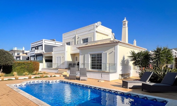Mato Serrao Casa | Villa Mirante with sea view and heated pool