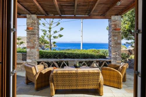 Korissia Casa | Villa Mirsini, a 5 minute walk from 2 beaches