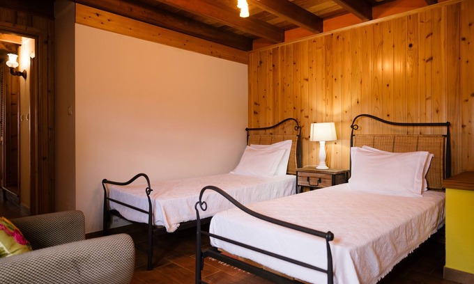 Sao Roque do Pico Cabaña | Villa Misterio offers a beautiful and traditional home away from home.