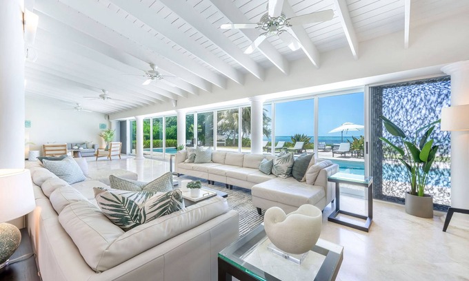 South Sound Casa | Villa Mora: Luxe Beachfront Villa w/ Backyard Snorkeling, Pool, Spa + Outdoor Kitchen