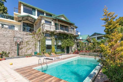 Kumarhatti Casa | Villa Mountain Crest Kasauli with Treehouse , Sundeck & Breakfast
