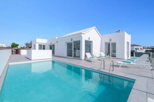 Playa Blanca Villa | Villa Napoli by Villa Plus