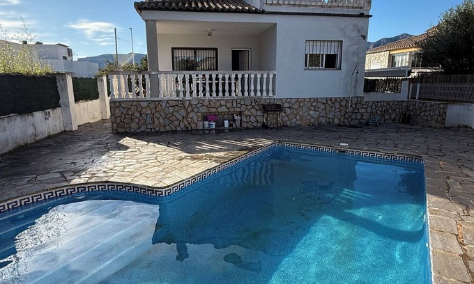 Gandia Chalet De Esquí | Chalet cerca de la Playa para poder disfrutar del mar y la montaña.