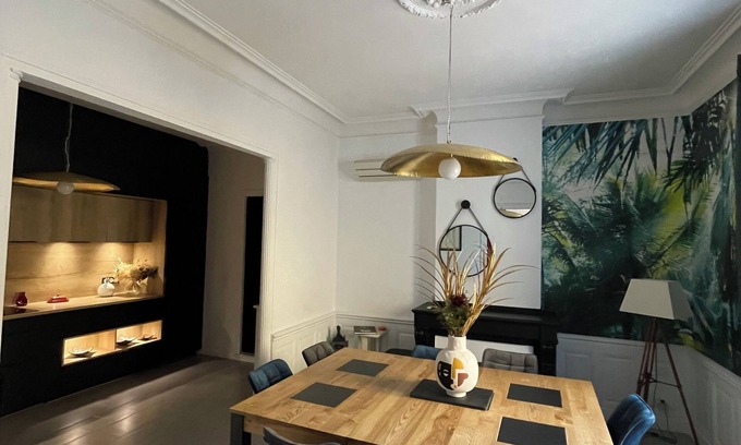 Razimbaud Casa | Villa near train station with heated indoor pool and outdoor space
