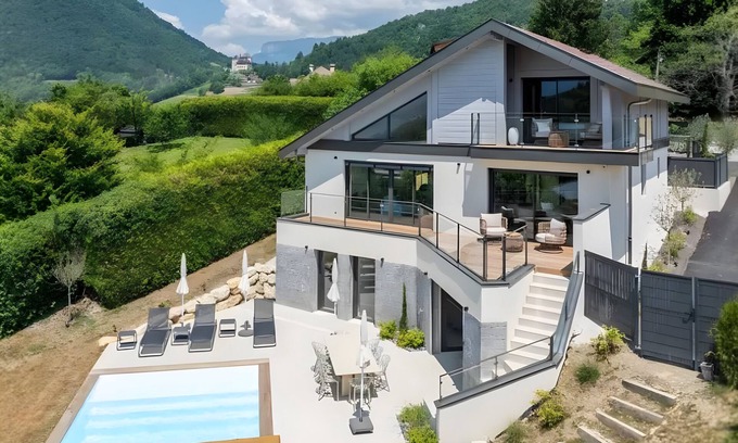 Talloires-Montmin Villa | Villa 'Cerca del Pueblo y del Lago' con Vista al Lago, Wi-Fi y Aire Acondicionado