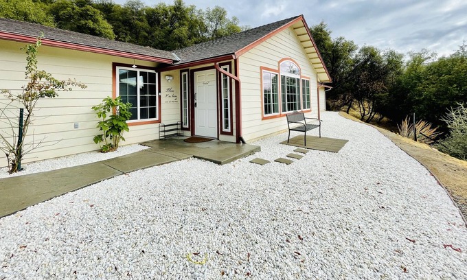 Oakhurst Casa | Villa near Yosemite & bass lake w/Hot Tub/EV charging