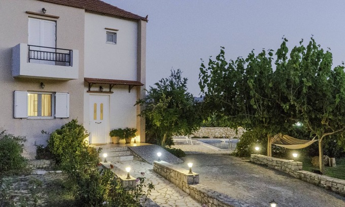 Lampini Villa | VILLA NEFELI, CON VISTAS A LA MONTAÑA, PISCINA PRIVADA Y JARDÍN