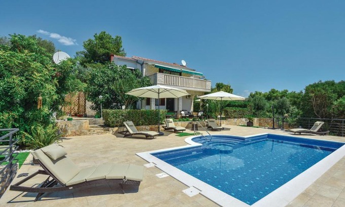 Okrug Donji Villa | Villa Nela