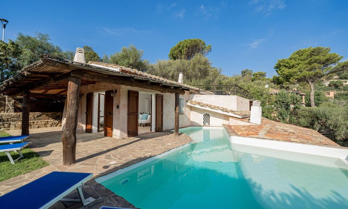 Torre delle Stelle Villa | Villa Nemea: casa típica sarda, piscina de agua salada, magníficas vistas
