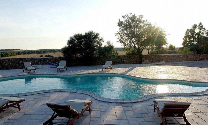 Nardo Villa | Villa Neva: una espléndida y luminosa villa histórica de dos pisos situada en una zona montañosa.