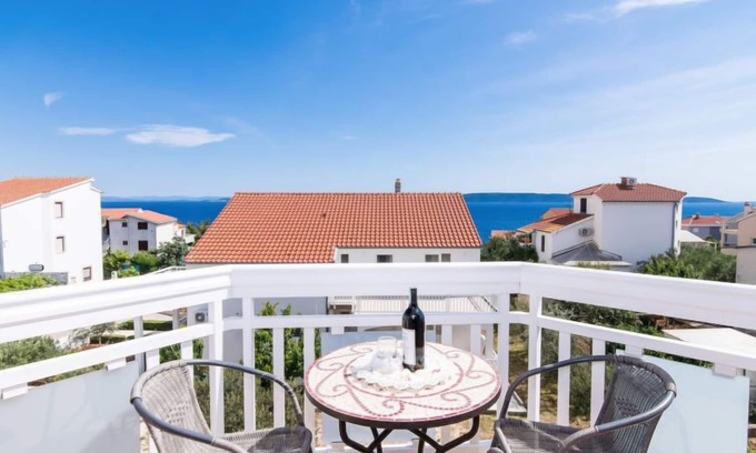 Okrug Gornji Apartamento | Villa Nikaroni by Interhome