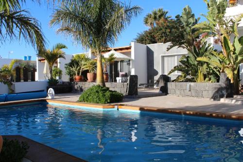 Las Brenas Apartamento | Villa Niki mit beheiztem Gemeinschaftspool für 2 Appartments