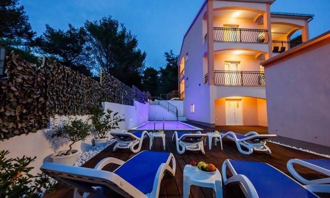 Okrug Villa | Villa Nora (piscina climatizada y aire acondicionado en cada habitación) isla Ciovo Trogir