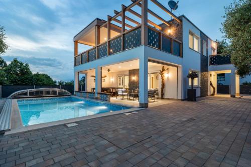 Milcetici Villa | Villa Novum