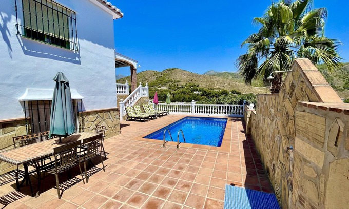 Frigiliana Villa | VILLA NURIA. PISCINA PRIVADA. 3K DE LA PLAYAS. A/A. BBQ, WIFI, 🅿️ .