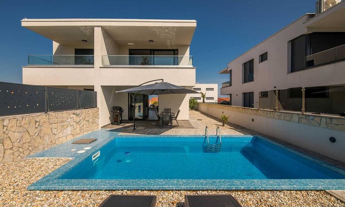 Milcetici Villa | Villa Nya with Private Pool