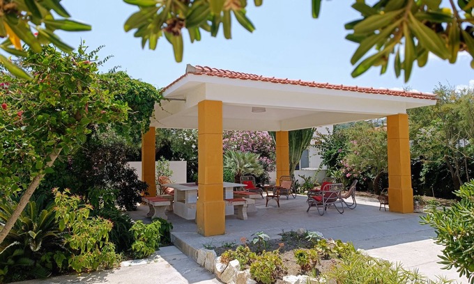 Castellammare del Golfo Villa | Villa en la playa con amplio jardin.