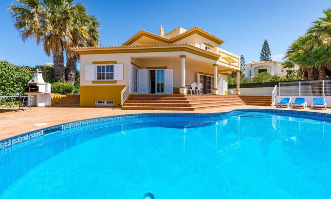 Gale Villa | Villa Ocre, con 4 dormitorios y a 500 metros de la playa de Gale