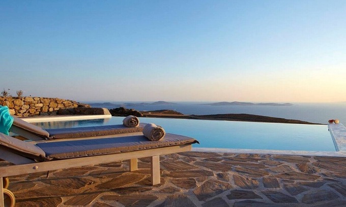 Faros Armenistis Villa | Villa de diseño cicládico, piscina privada, impresionantes vistas al mar y puestas de sol cerca de la playa de Choulakia