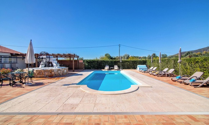Olhao Casa | Villa 'Oliva AL' con vistas a la naturaleza, piscina, jardín, terraza, Wi-Fi y aire acondicionado