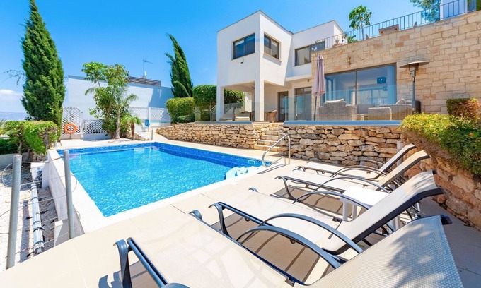 Latchi Cabaña | Villa Olivia - a villa that sleeps 6 guests in 3 bedrooms