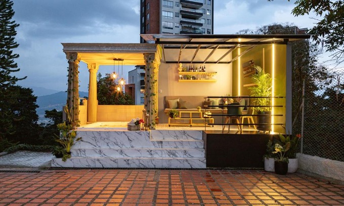 El Poblado Villa | Huge RARE Poblado VILLA with Jacuzzi + VIP Service