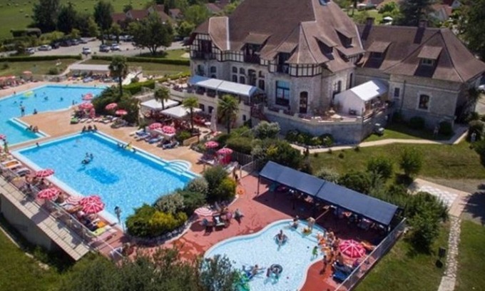 Daumazan-sur-Arize Casa | Holiday villa on estate with 2 huge pools and entertainment