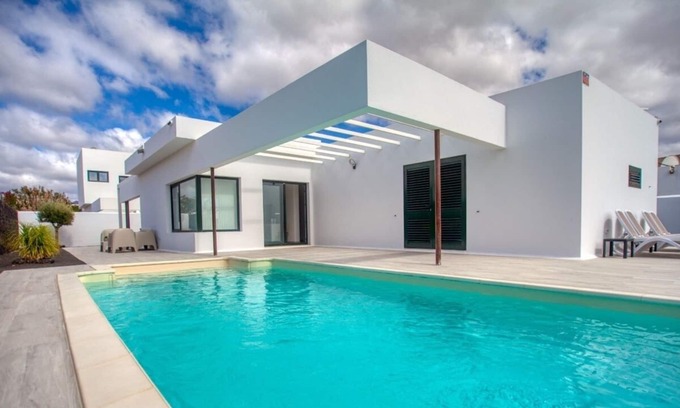 Yaiza Villa | Villa en parcela independiente, piscina privada climatizada en Yaiza, Lanzarote.