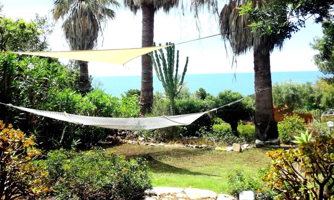 San Stefano Villa | Villa en el mar rodeada de un gran jardín a 100 metros de la playa de Cala Caterina
