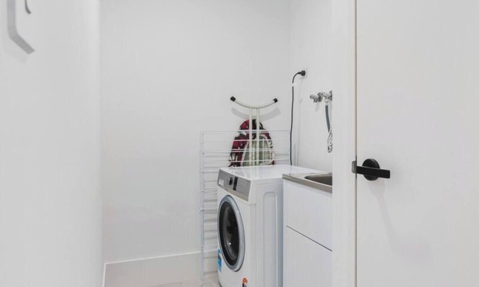 Quindalup Casa | Villa on Valcross - quiet street, walk to town