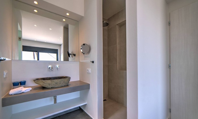 Mariou Villa | Villa Oniriko - Tres Habitaciones Villa, Capacidad 6