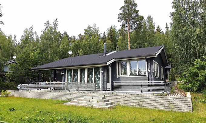 Sysma Cabaña | Villa Onni. Cozy cottage in a holiday village, 5min walk to the lakeshore!