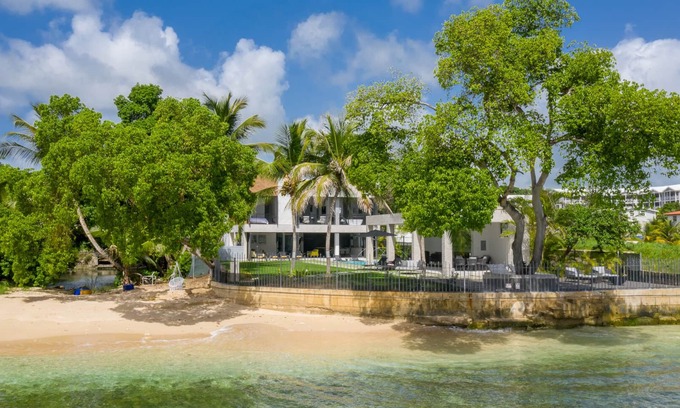 Weston Villa | Villa Onyx in Saint James by Personal Villas - Beachfront Luxury Villa with Pool